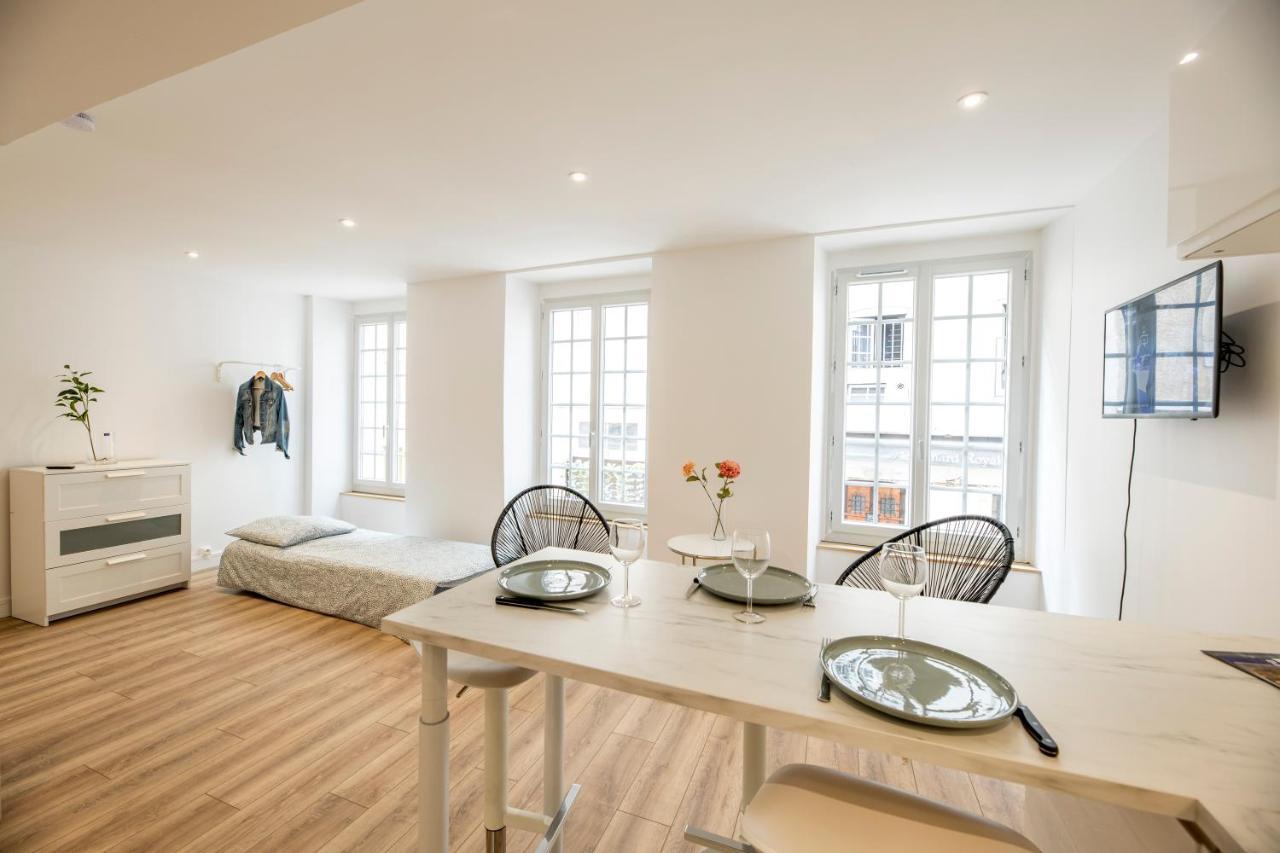 Quartier Du Chateau, Superbe Appartement Avec Parking ポー エクステリア 写真