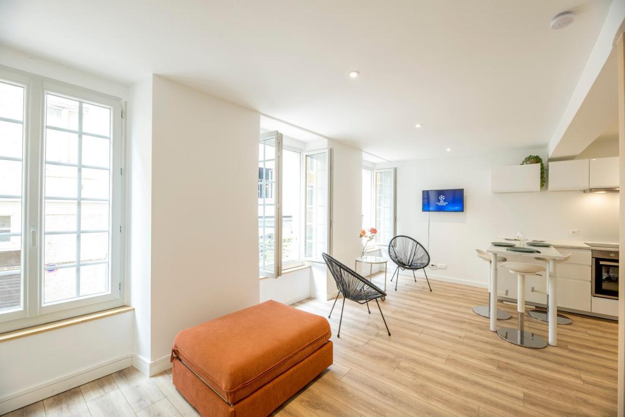 Quartier Du Chateau, Superbe Appartement Avec Parking ポー エクステリア 写真